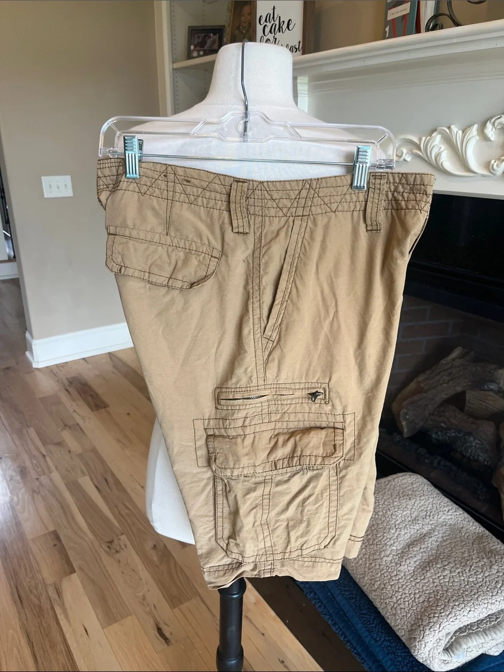 Aeropostale Men's Khaki Cargo Shorts with Multi-Pocket Design